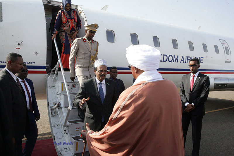 رئيس جمهورية الصومال الفيدرالية محمد عبدالله محمد علي عمر البشير السودان الصومال